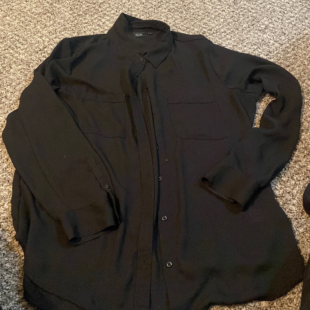 Apt 9 button up long sleeve blouse. Size L
